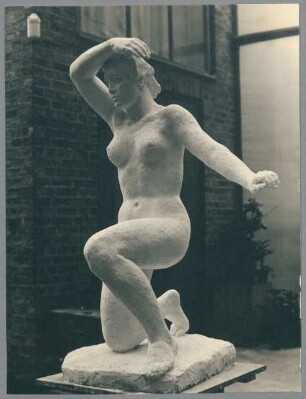 Große Kniende, 1935/36, Gips