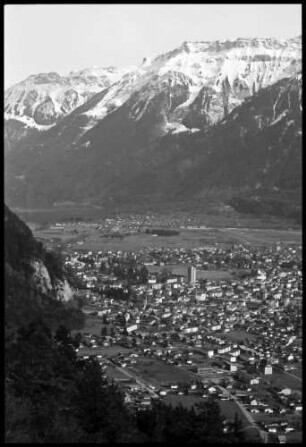 Interlaken: Blick vom Luegibrüggli auf Interlaken