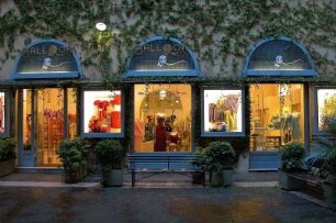 Rom - Schaufenster einer Boutique : Warenangebot in Rom, aufgenommen im April 2004