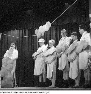 Kabarett Herkuleskeule mit Programm "Lach schneller, Genosse", Dresden 1968. Mit Gisela Grube, Jutta Rockstroh, Fritz Ehlert, Hans Glauche, Matthias Griebel und Manfred Schubert