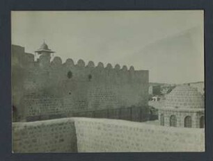 Die äußere Mauer des Haram in Hebron mit der Höhle Machpela