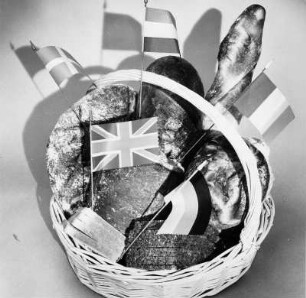 Werbefotografie für die Gewerkschaft Nahrung, Genussmittel und Gaststätten (NGG). Hier ein Korb mit Brotsorten aus verschiedenen Ländern