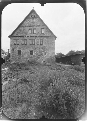 Wasungen, Untertor 1. Damenstift (Stadtmuseum, Umbau 1596; B. von Marschalck von Ostheim). Giebelansicht