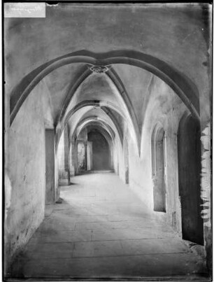 Menzingen Schwanenschloss Südflügel Erdgeschoss Gang auf der Hofseite nach Osten