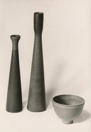 Vase Modell "Vb 1c" und zwei Vasen und Schale von Heinz H. Engler