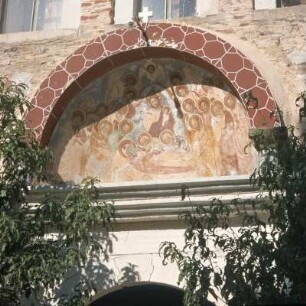 Samos. Waldkloster Megális Panagías. 1586, bei Pyrgis. Marientod im Tympanon des Hauptportals