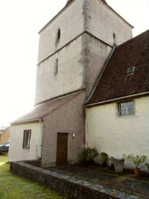 Hagenau-Ansicht von Nordwesten mit Kirche über Kirchturm (gotische Gründung 15 Jh als Chorturm mit Turmchor - Schießscharten im Mittelgeschoß)