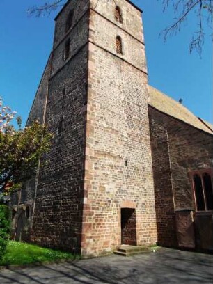 Ansicht von Südwesten über Kirchturm - im Kern Romanisch - Gotisch sowie Barock überarbeitet