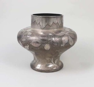 Bauchige Glasvase mit Blumendekor