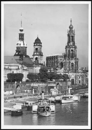 Dresden, Schloß und Hofkirche : Dresden. Blick zur Brühlschen Terrasse und Silhouette der Altstadt mit Sekundogenitur, Ständehaus, Hausmannsturm und Katholischer Hofkirche
