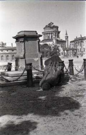 Das zerstörte Denkmal von Friedrich Wilhelm I. in Potsdam