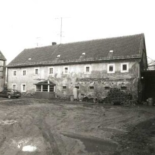 Wilsdruff-Herzogswalde. Am Bach 12. Wohnstallhaus eines Bauernhofes. Hofansicht