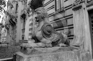 Sphinx am Eingang des Mietshauses Alberta iela 2a (Albertstraße) in Riga