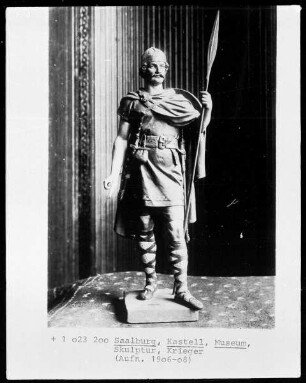 Nachbildung eines römischen Legionärs mit kaiserzeitlicher Rüstung