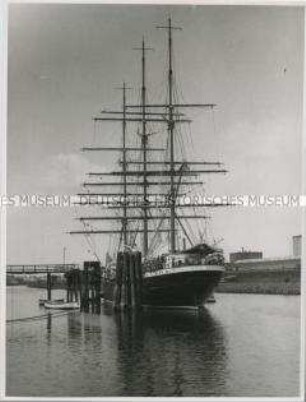 Segelschulschiff "Deutschland" im Hafen von Bremen