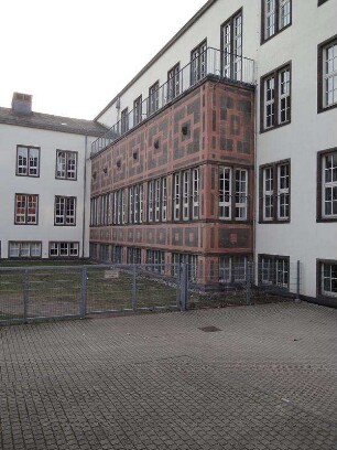 Vorbauten des Robert-Piloty-Bau; Darmstadt, Hochschulstraße 10