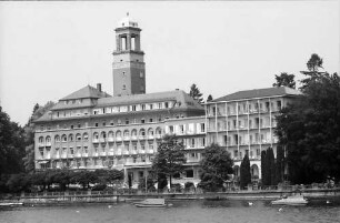 Bad Schachen: Hotel Tannenhof, vom See aus