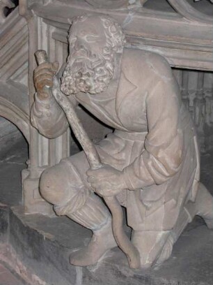 Stützfigur: Geselle als Greis mit Stock
