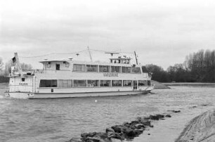 Fahrgastschiff Karlsruhe. Eröffnung der Fahrgastsaison