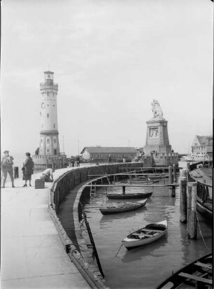 Lindau, Löwenmole : Lindau. Löwenmole. Blick gegen Leuchtturm und Löwendenkmal