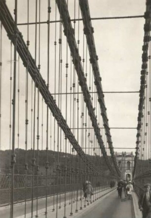Anglesey, Menai Bridge. Hängebrücke (Kettenbrücke) Menai Suspension Bridge, verbindet Bangor mit Menai Bridge auf der Insel Anglesey