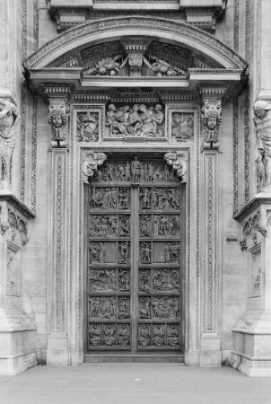 Tür mit Darstellungen zum Konstantinedikt und der Ambrosius-Vita