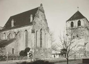 Zerbst, Bartholomäikirche, Verkehrsschilder
