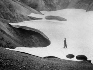 Lotte Ehrhardt auf einem Gletscher, Zentral-Island
