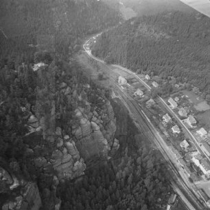 Schmalspurbahn im Tal des Goldbachs am Berg Oybin : Blickrichtung Nordosten