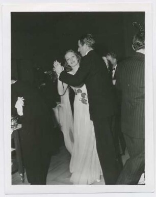 Marlene Dietrich (Los Angeles, zirka 1938 - 1939) (Archivtitel)