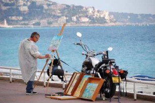 Nizza - Maler auf der Promenade : Maler an der Promenade des Anglais in Nizza. 2006