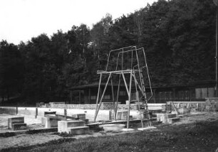 Roßwein. Freibad im Wolfstal (wohl um 1930). Ansicht mit Sprungturm während der Renovierungsarbeiten
