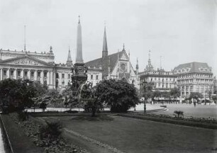 Leipzig, Augustusplatz : Leipzig. Augustusplatz. Blick über den Mendebrunnen (1886, Gnauth, A.) zur Westseite