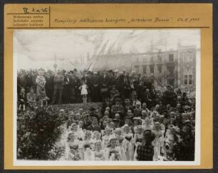Festakt zur Grundsteinlegung für das Haus der Sorben, am 24.08.1947 in Bautzen. : Swjatočnosć połoženja zakłada Serbskemu domej, dnja 24.08.1947 w Budyšinje.