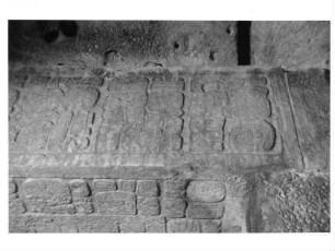 Chichen Itza, Las Monjas, Lintel 4 (CHN: Lnt. 4, Str. 4C1)