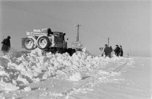 Reportage "Was kostet der Schnee?". Schneepflug im Einsatz