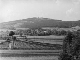 Obergurig mit Mönchswalder Berg : Obergurig bei Bautzen. Blick zum Mönchswalder Berg