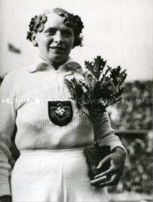 Tilly Fleischer, Olympiasiegerin im Speerwerfen