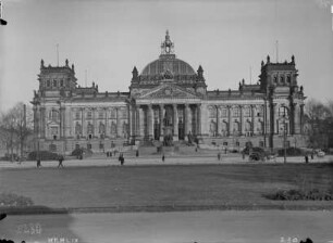 Reichstagsgebäude — Hauptfassade