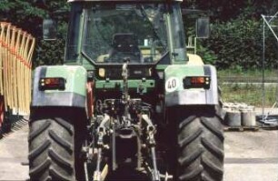 Fotografie: Informationstechnik, Landwirtschaftliches BUS-System (LBS), Antriebs- und Anbausystem, Dreipunktaufhängung, Zugmaul