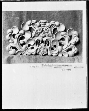 Ornament mit Maske