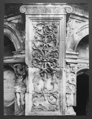 Dresden. Großer Schlosshof. Wendelstein. Adam und Eva