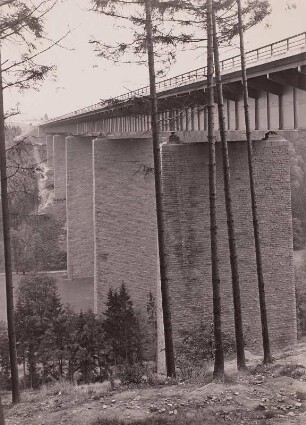 Autobahnbrücke über die Freiberger Mulde bei Siebenlehn, Blick in Richtung Dresden