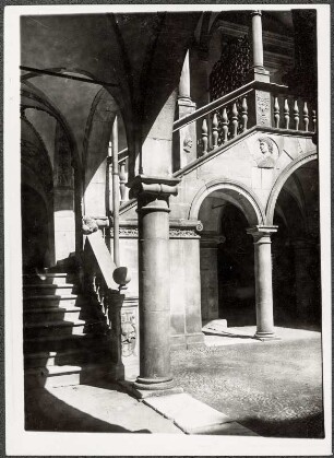 Österreich, Spittal an der Drau. Schloss Porcia. Freitreppe im Hof