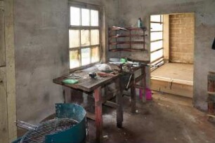 Werkstatt und ehemalige Hühnerställe