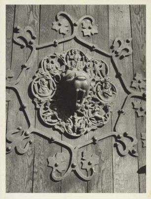 Kolberg (heute: Kolobrzeg / Polen). Löwenkopf am Hauptportal der 1251 geweihten gotischen Backsteinhallenkirche St. -Marien-Domkirche
