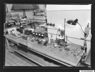 Apparatur zur galvanischen Vergoldung, Foto 1960