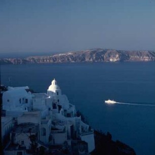 Thera = Santorini. Morgenblick von Firá zum Akrotirion, ag9