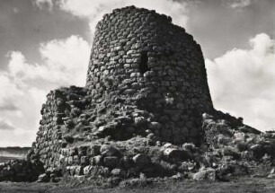 Bei Sindia. Sizilien. Italien. Die Nuraghe di Santa Barbara