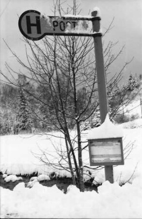 Schauinsland: Eingeschneite Bushaltestelle